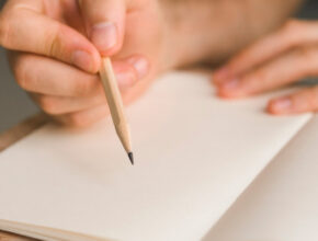Cómo se escribe brebaje o brebage